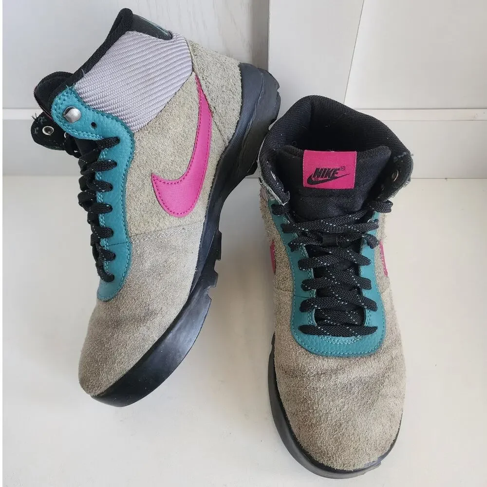 Nike Hoodland Suede Hiking Boot Particle Grey Bright Magenta Mens 9/ Womens 10.5